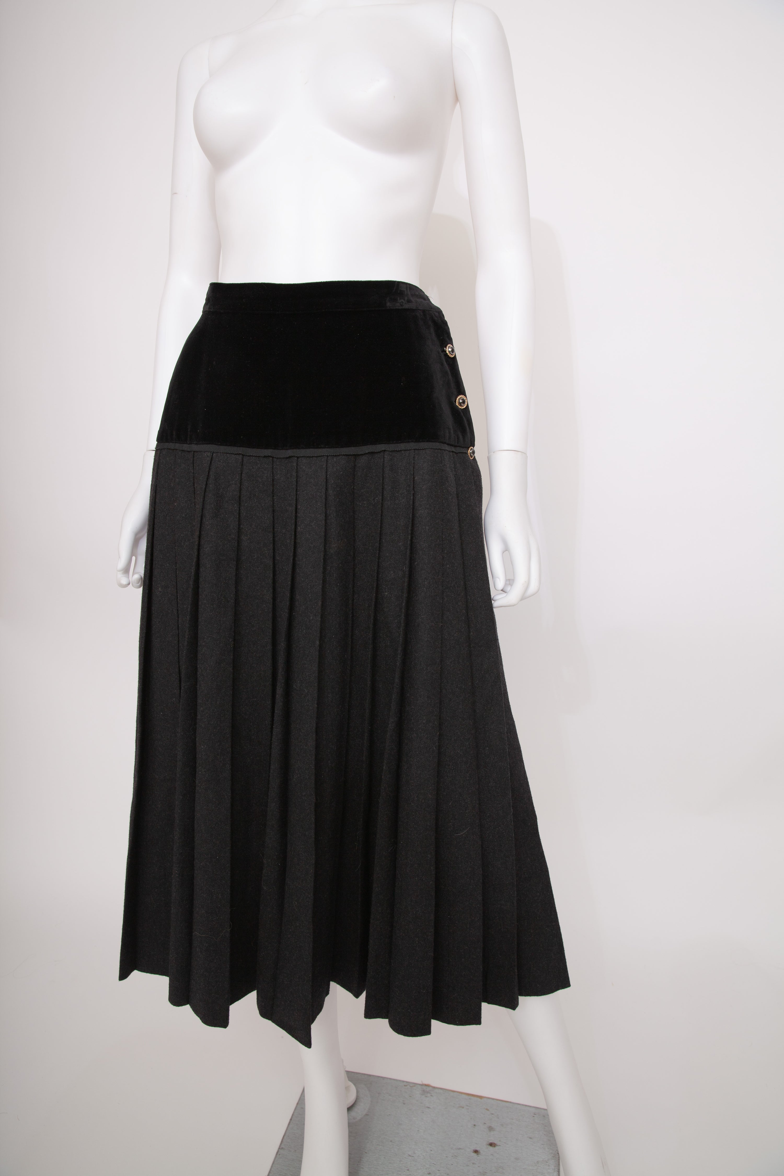 Velvet Knit Pleated Vintage Skirt